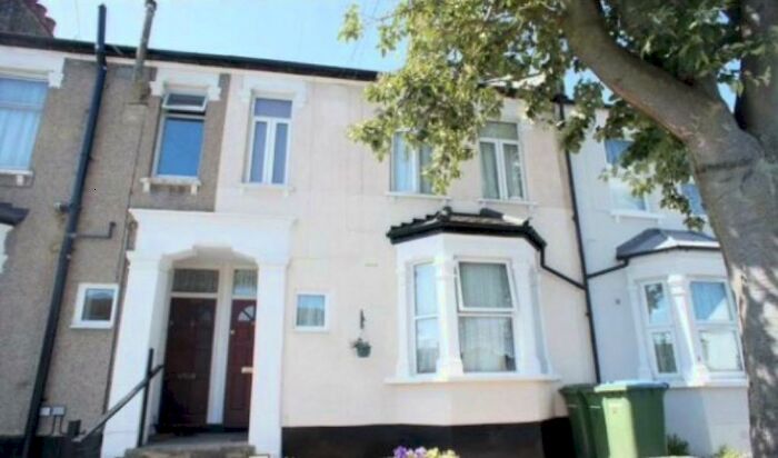2 Bedroom Flat To Rent In Alliance Road, Plumstead, London, SE18