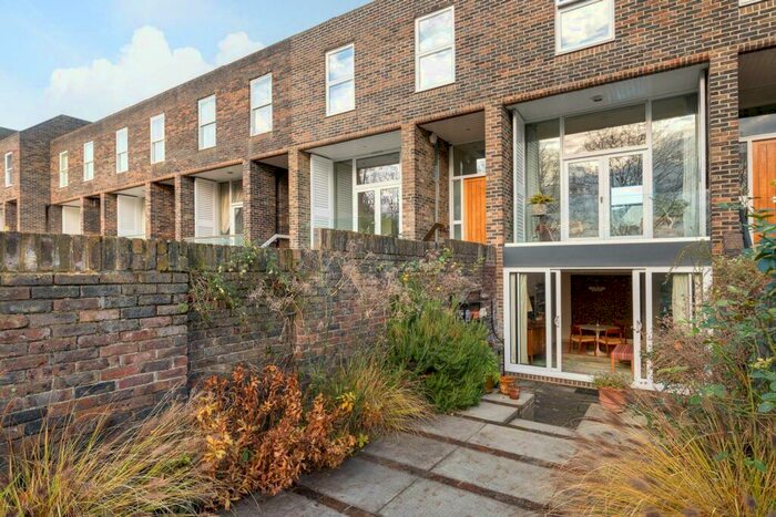 4 Bedroom Town House To Rent In Portland Terrace, The Green, Richmond, TW9