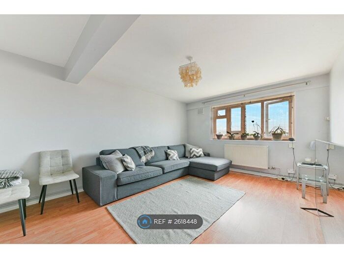 2 Bedroom Flat To Rent In Tilford House, London, SW2