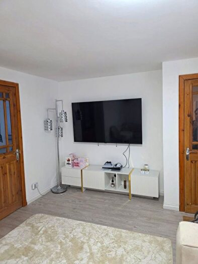 2 Bedroom Semi Detached House For Sale In Rosary Road, Oldham, Greater Manchester, OL8