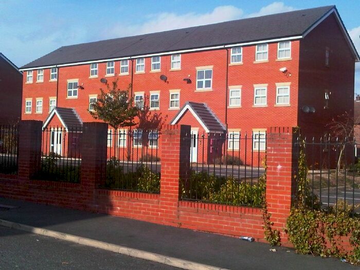 2 Bedroom Flat To Rent In Milner Street, Radcliffe, Manchester, M26
