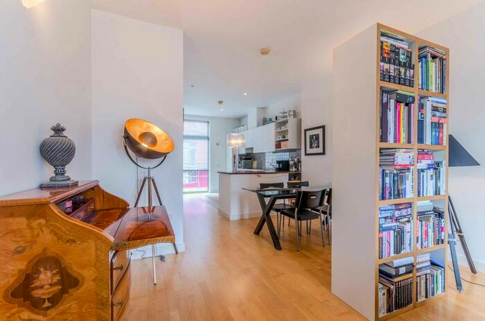 2 Bedroom Maisonette To Rent In Piano Lane, Islington, London, N16