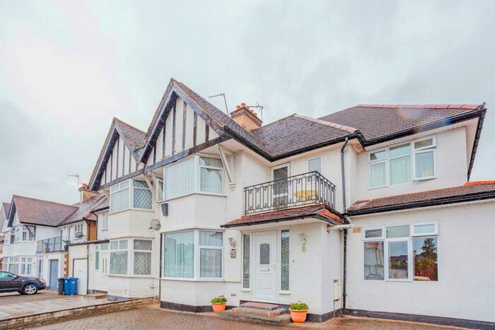 6 Bedroom Semi-Detached House For Sale In Edgwarebury Gardens, Edgware, HA8
