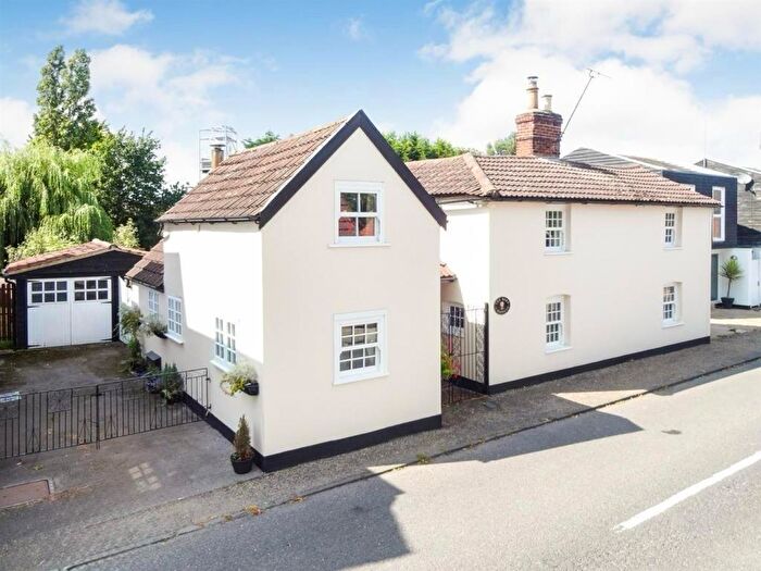 3 Bedroom Detached House For Sale In North Street, Tillingham, CM0