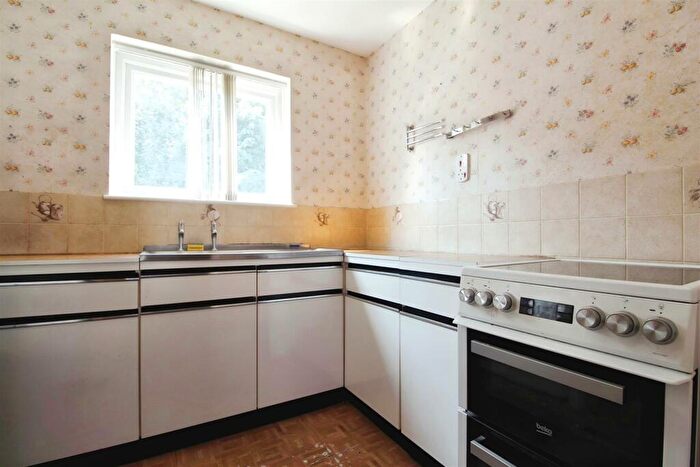 2 Bedroom Semi-Detached Bungalow For Sale In Goldsworthy Way, Slough, SL1