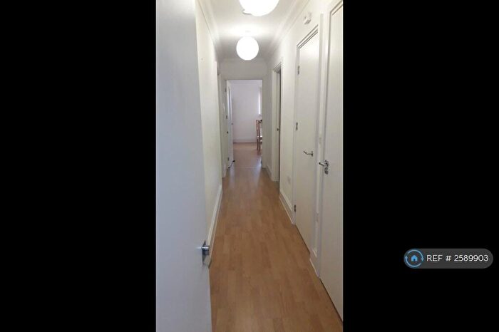 2 Bedroom Flat To Rent In Lynfield Court, Cambridge, CB4