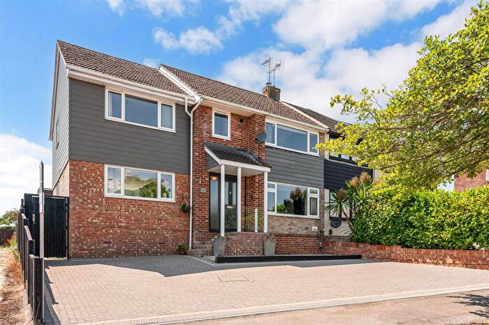 4 Bedroom Semi-Detached House For Sale In Hazleton Way, Horndean, PO8