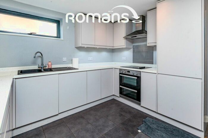 2 Bedroom Maisonette To Rent In New Street, Staines-Upon-Thames, TW18