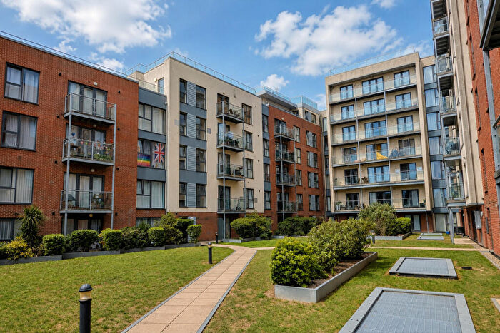 2 Bedroom Apartment For Sale In Midland Road, Hemel Hempstead, HP2