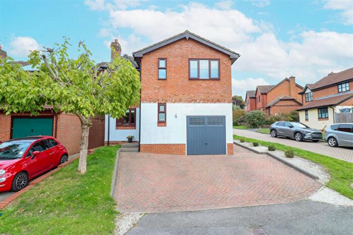 4 Bedroom Detached House For Sale In Hunnels Close, Church Crookham, Fleet, GU52
