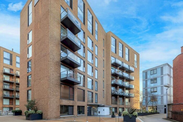 3 Bedroom Flat To Rent In Grosvenor Waterside, Belgravia, London, SW1W