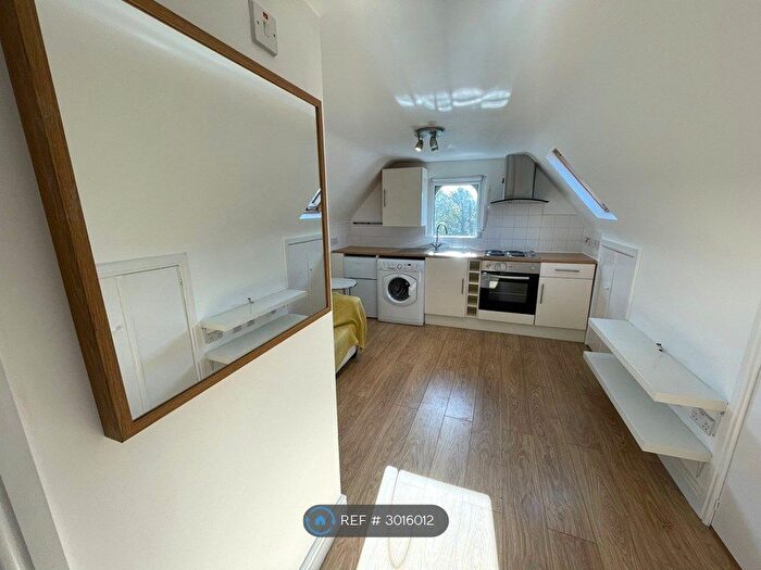Studio To Rent In Chigwell Road, Woodford Green, IG8