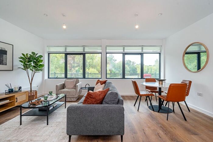 1 Bedroom Flat To Rent In The Causeway, Staines, TW18
