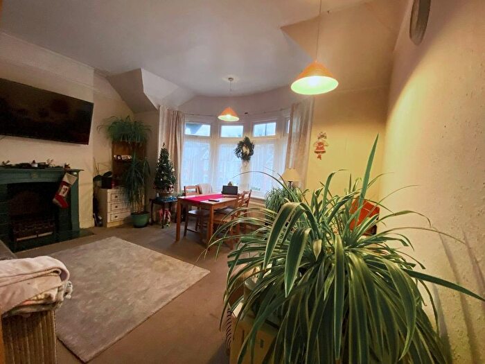 2 Bedroom Maisonette To Rent In Whytecliffe Road North, Purley, CR8