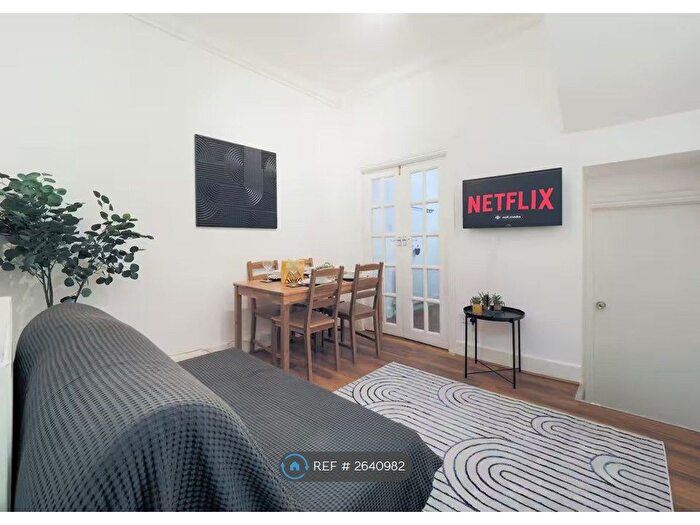 2 Bedroom Flat To Rent In Hammersmith Road, London, W14