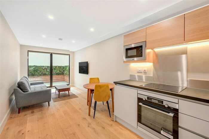 1 Bedroom Flat To Rent In Fulham Road, Chelsea, London, SW10