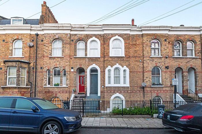 6 Bedroom Property To Rent In Bellefields Road, Brixton, London, SW9