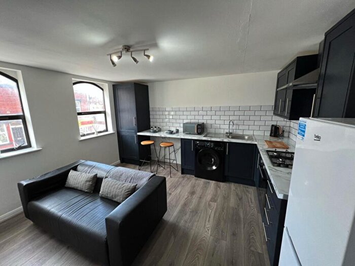 2 Bedroom Flat To Rent In Queens Road, Leeds, LS6