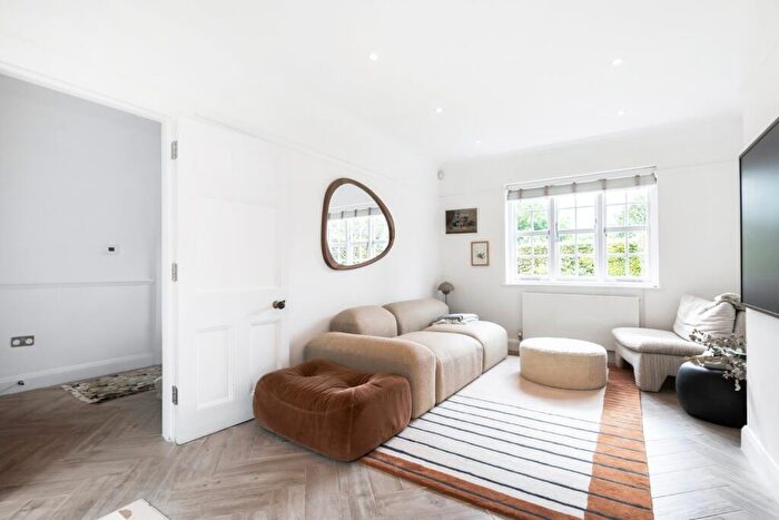 4 Bedroom Terraced House To Rent In Temple Fortune Lane, Hampstead Garden Suburb, NW11
