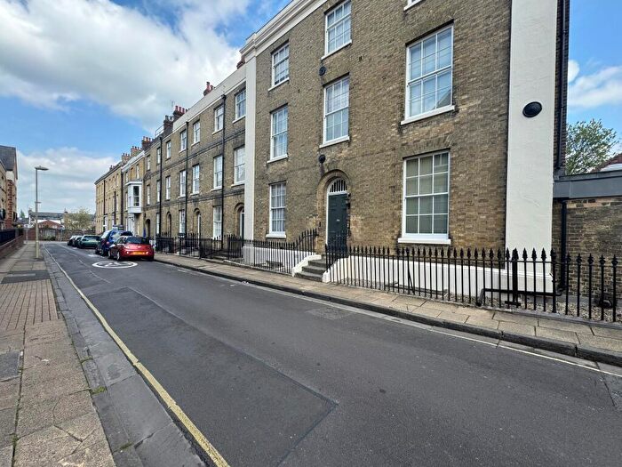 1 Bedroom Flat To Rent In St Peters Court, Winchester, Top Floor Flat, SO23