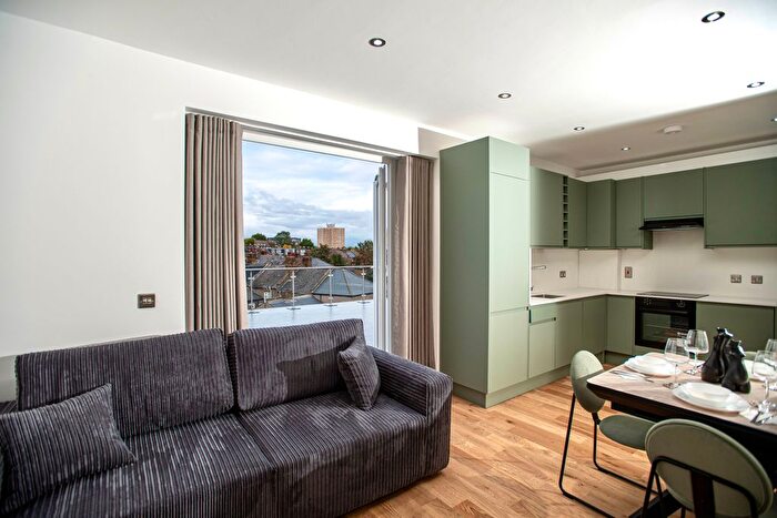 3 Bedroom Flat To Rent In Lordship Lane, London, N22