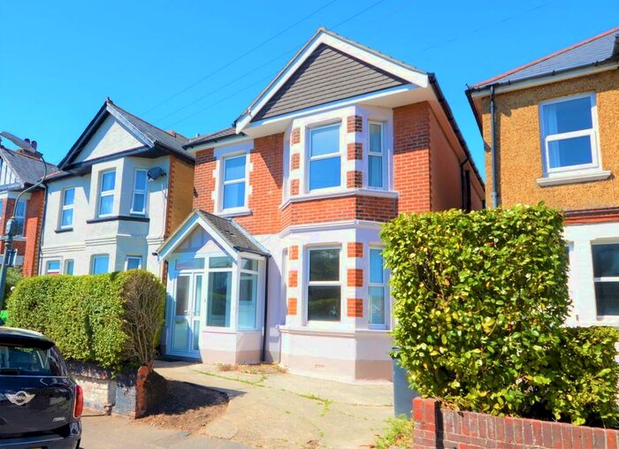 5 Bedroom Detached House To Rent In Heathwood Road, Bournemouth, BH9
