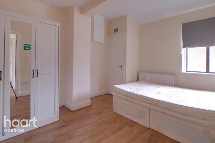 2 Bedroom Flat For Sale In Kenton Road, HA3