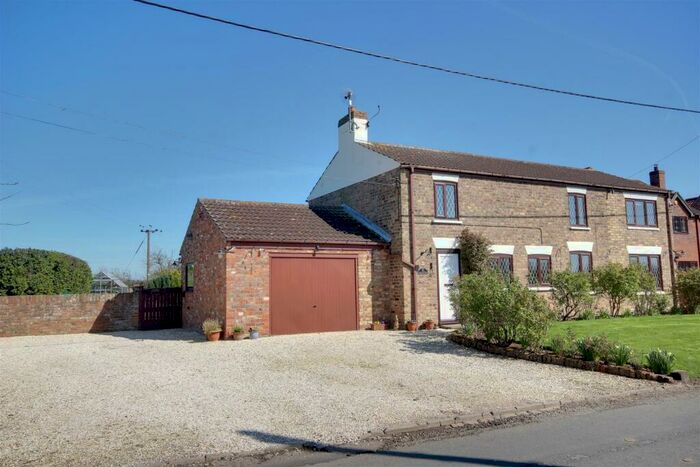 4 Bedroom Detached House For Sale In Sparrowcroft Lane, Blacktoft, DN14