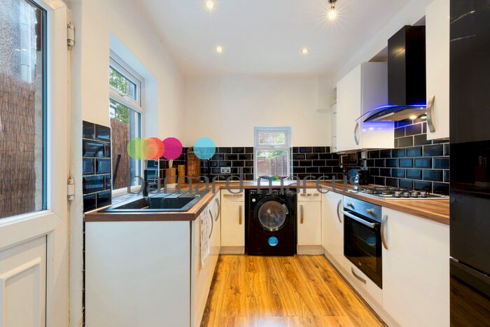 2 Bedroom House To Rent In Lakehall Road, Thornton Heath, CR7