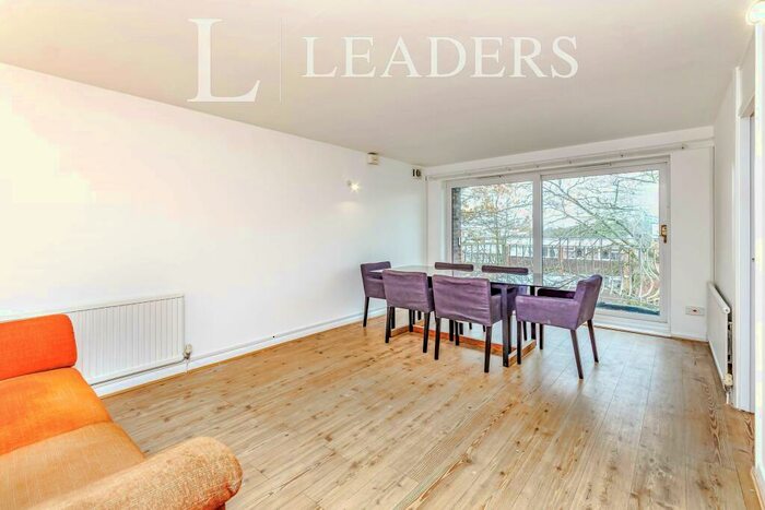 2 Bedroom Flat To Rent In The Croft, Brownlow Road, Croydon, CR0