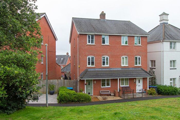 4 Bedroom Semi-Detached House To Rent In Cedar Avenue, Haywards Heath, RH16