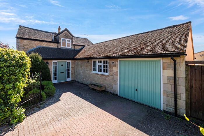 3 Bedroom Detached House For Sale In Empingham Road, Stamford, PE9