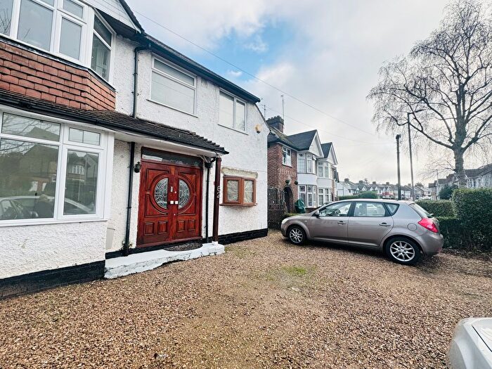 5 Bedroom Detached House To Rent In Carlton Crescent, Luton, LU3