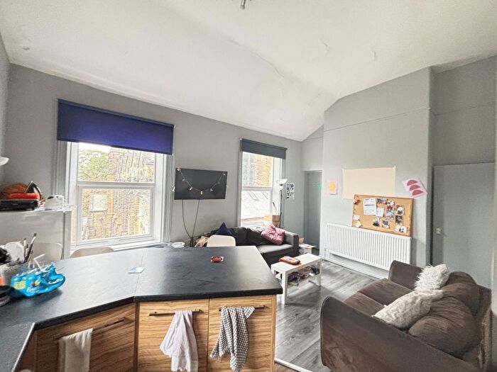 4 Bedroom Flat To Rent In Assistant Manager South Ashwood Villas, Leeds, LS6