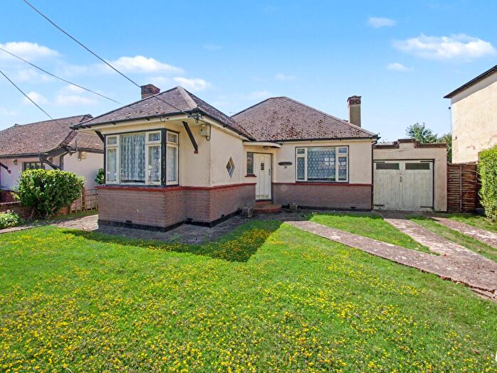 2 Bedroom Detached Bungalow For Sale In Leslie Road, Rayleigh, SS6