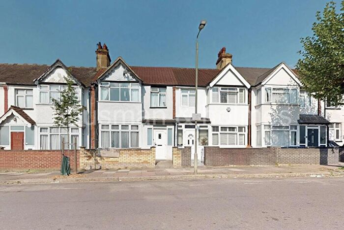 3 Bedroom House For Sale In Hamilton Road, NW11