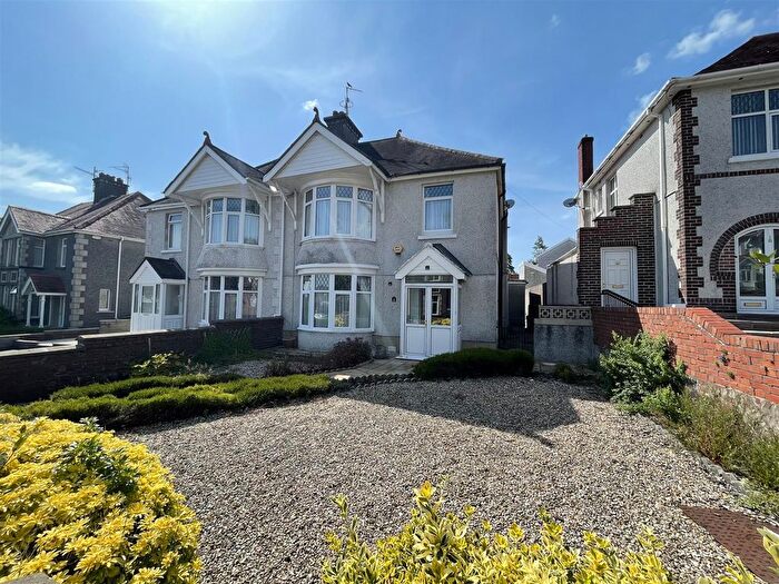 3 Bedroom Semi-Detached House For Sale In Harries Avenue, Llanelli, SA15