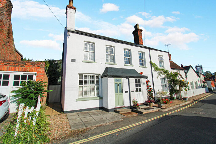 3 Bedroom Semi Detached House For Sale In Farnborough Street, Farnborough, GU14
