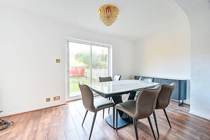 4 Bedroom Detached House To Rent In Mount Park Road, Ealing, London, W5