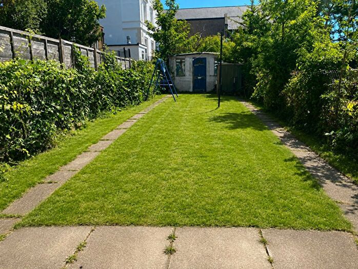 2 Bedroom Flat To Rent In Thornton Road, London, SW12