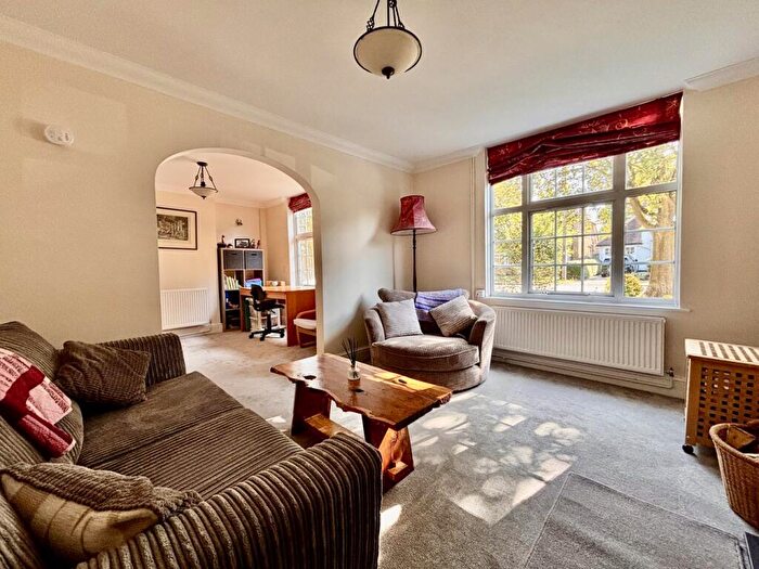 3 Bedroom End Of Terrace House For Sale In Nevells Road, Letchworth Garden City, SG6