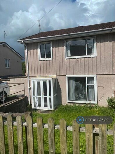 3 Bedroom Semi-Detached House To Rent In Sycamore Avenue, Redditch, B98