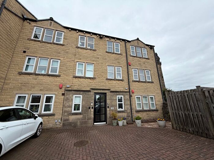 3 Bedroom Flat For Sale In Skircoat Moor Road, Halifax, HX3