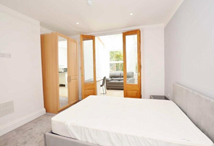 Studio To Rent In Linden, RG1