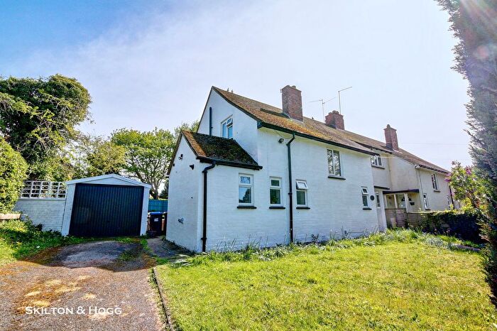 3 Bedroom Semi-detached House For Sale In Norton Road, Daventry, NN11