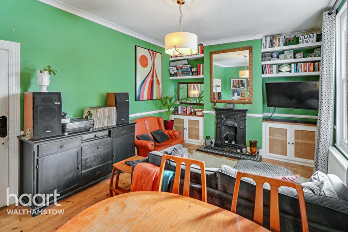 2 Bedroom Flat For Sale In Palmerston Road, London, E17