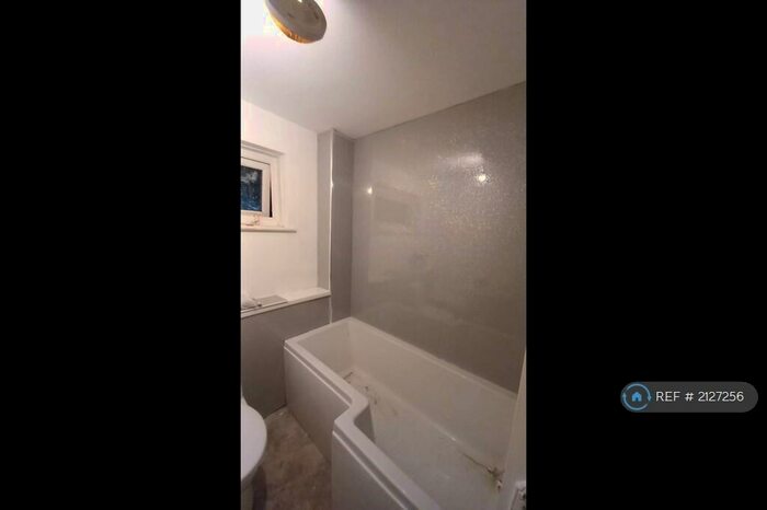 3 Bedroom Flat To Rent In Milford Court, Gosport, PO12