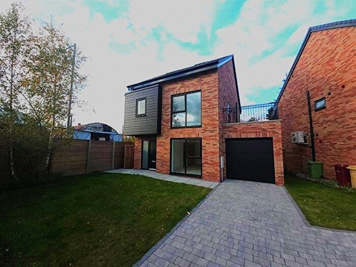 4 Bedroom Detached House For Sale In Albion Hall Place, Farnworth / Kearsley, Bolton, BL4