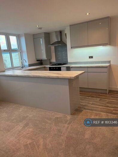 3 Bedroom Flat To Rent In Wade House Road, Halifax, HX3