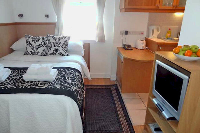 Flat To Rent In Fulham Palace Road, Hammersmith, London W6